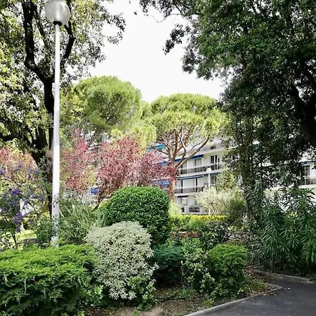Flat Air Conditioning 4 People Near Stadium Apartment