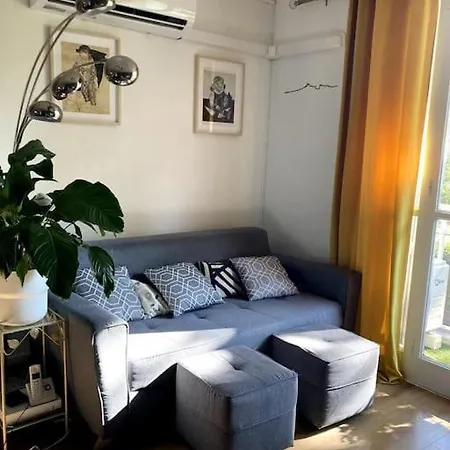 Flat Air Conditioning 4 People Near Stadium *